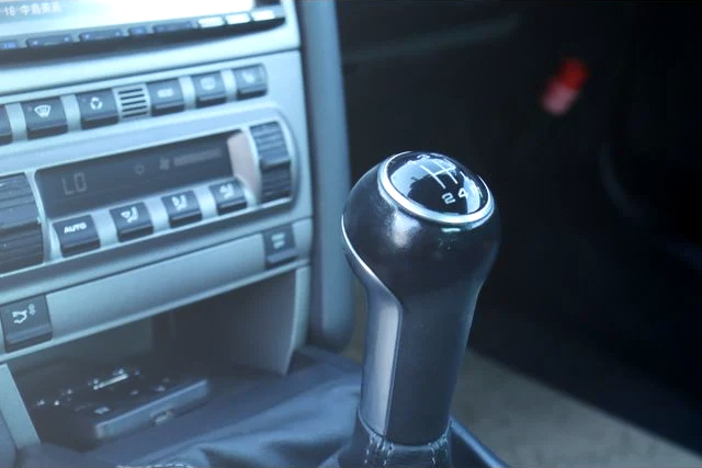 5-speed manual shift knob.