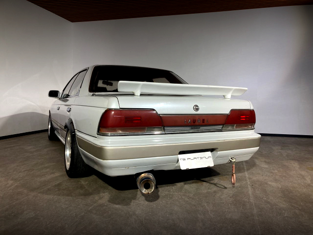 Rear exterior of 6th Gen NISSAN LAUREL.