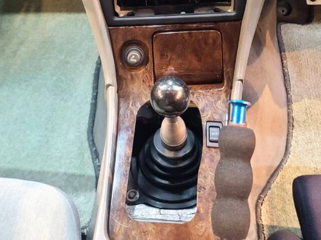 5-Speed manual shift.