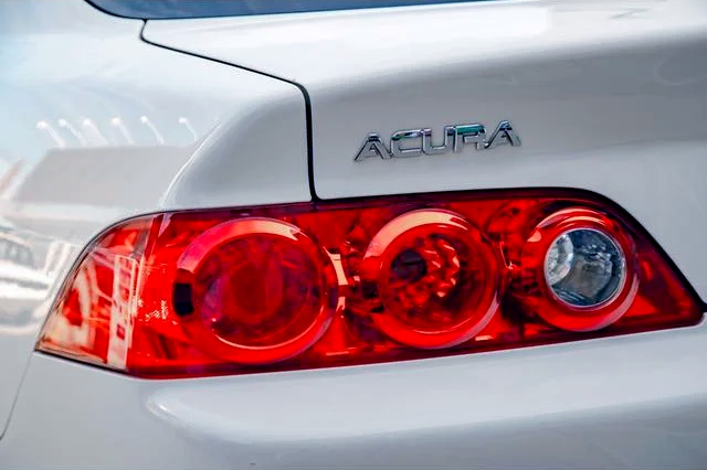 ACURA emblem.