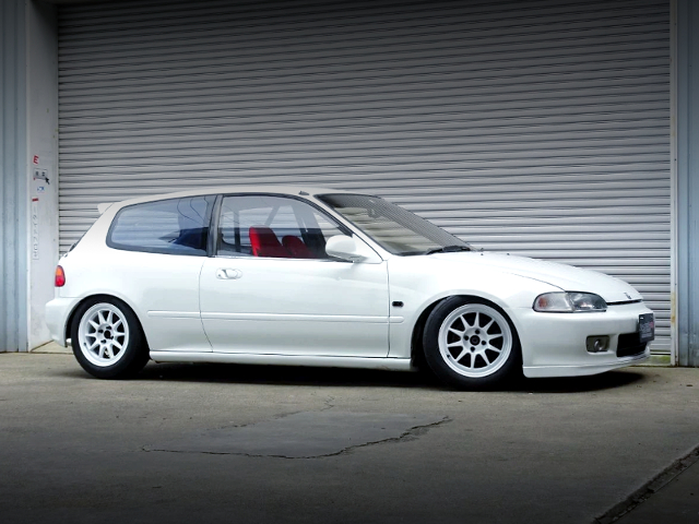 Front side exterior of EG6 CIVIC SiR2.