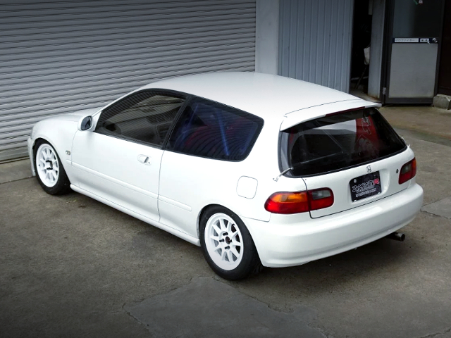 Rear side exterior of EG6 CIVIC SiR2.