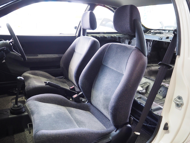 Interior seats of EJ1 CIVIC COUPE.