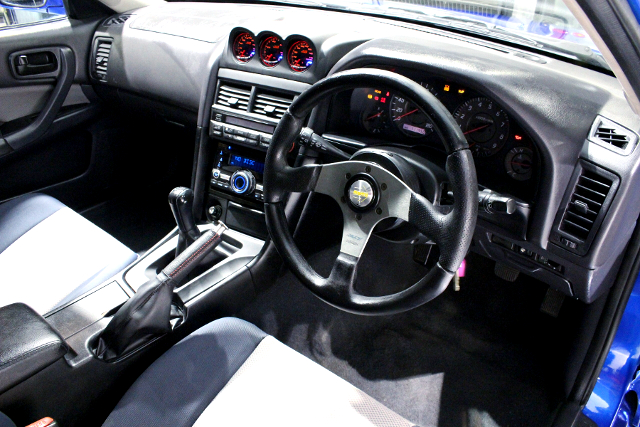 Dashboard of ER34 SKYLINE 4-DOOR 25GT TURBO.