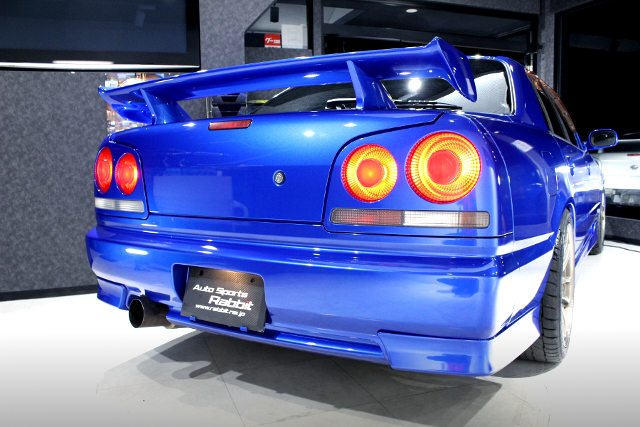 Rear exterior of ER34 SKYLINE 4-DOOR 25GT TURBO.