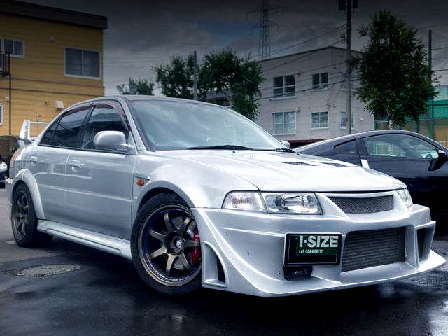 Front exterior of LANCER EVOLUTION 6 GSR.