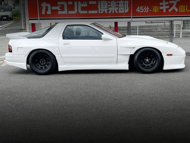 Side exterior of WIDEBODY FC3S SAVANNA RX-7 GT-R.