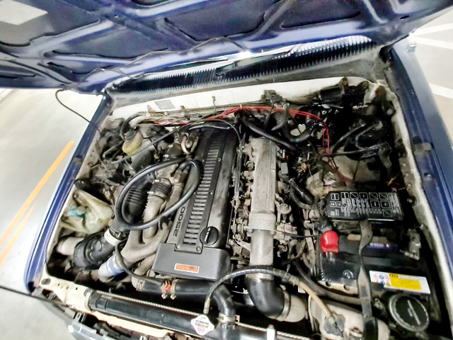 1JZ-GTE twin-turbo engine, in HILUX engine room.