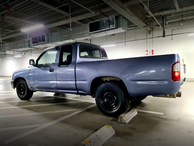 Rear exterior of RZN152H HILUX SPORTS PICKUP EXTRA CAB.