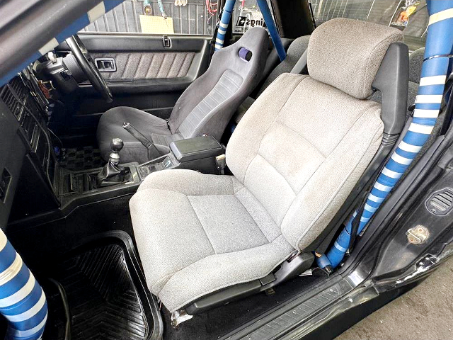 Interior seats of HR31 SKYLINE 2-DOOR.