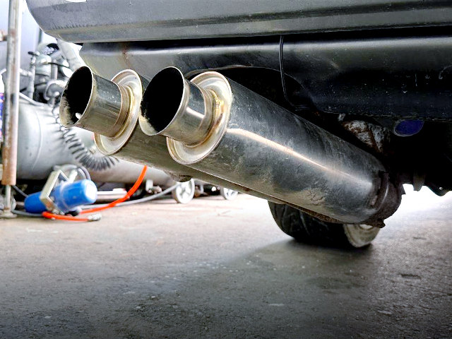 Aftermarket Exhaust muffler.