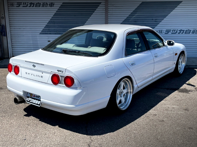 Rear exterior of HR33 SKYLINE 4-DOOR GTS.