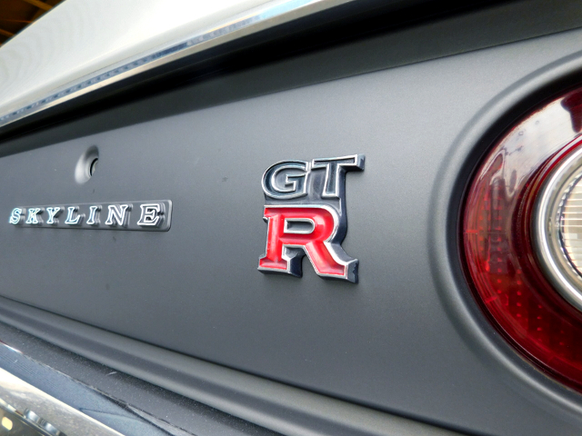 GT-R emblem.