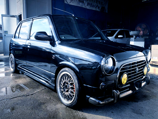 Front exterior of L700S DAIHATSU MIRA GINO.