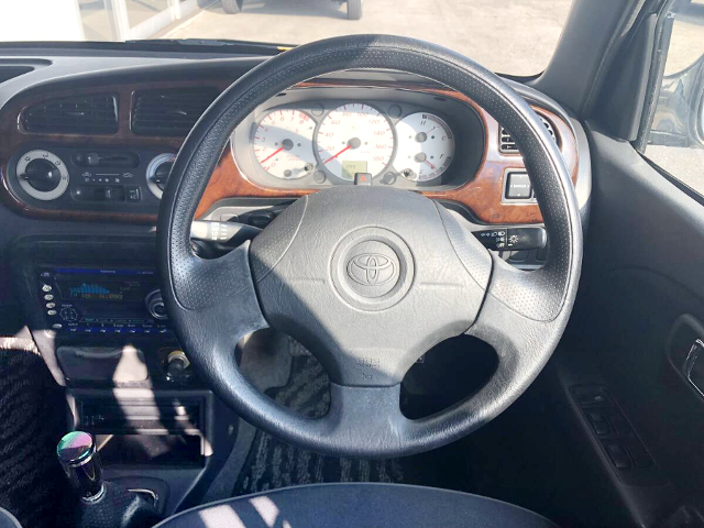 Dashboard and speed cluster of L700S DAIHATSU MIRA GINO.