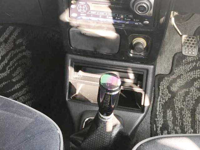 Manual shift knob.