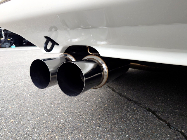 Dual muffler.