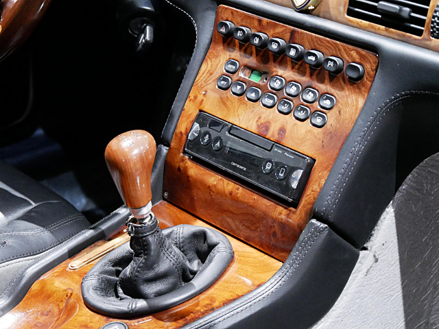 6-speed manual shift of 4th Gen MASERATI Quattroporte Evoluzione V6.