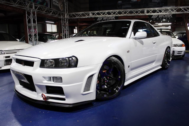 Front exterior of R34 SKYLINE GT-R V-SPEC 2.