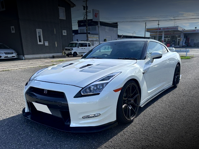 Front exterior of R35 NISSAN GT-R Premium EDITION.