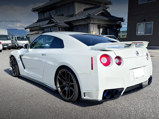 Rear exterior of R35 NISSAN GT-R Premium EDITION.