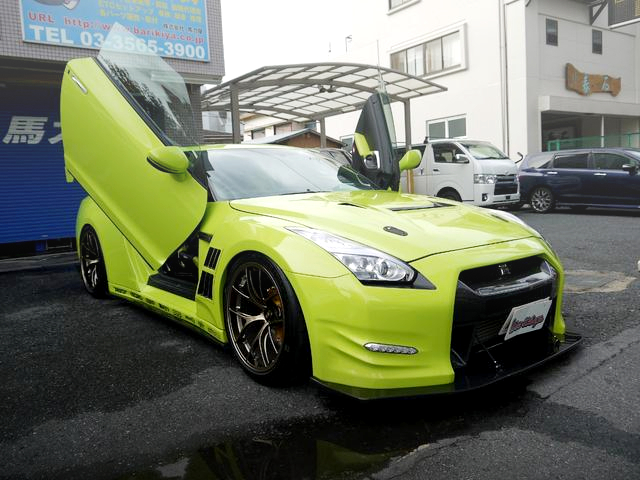 Scissor Doors of R35 NISSAN GT-R.