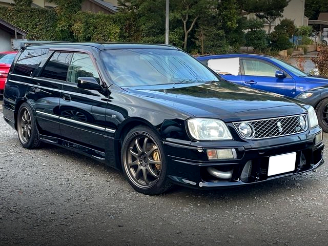 Front exterior of WGC34 NISSAN STAGEA.