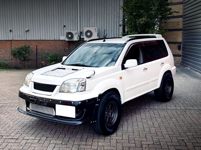 Front exterior of 1St Gen NISSAN X-TRAIL GT.