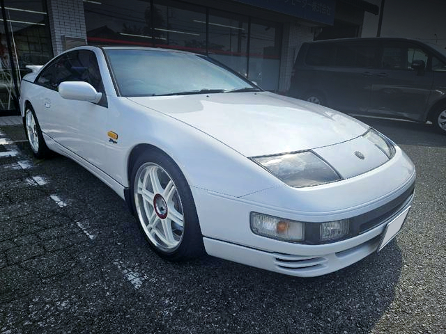 Front exterior of Z32 FAIRLADY Z.