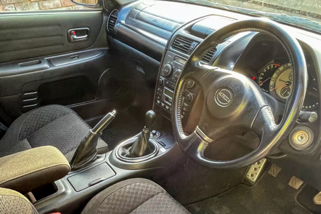 Dashboard of TOYOTA ALTEZZA GITA with 3UZ V8 engine and 6MT.