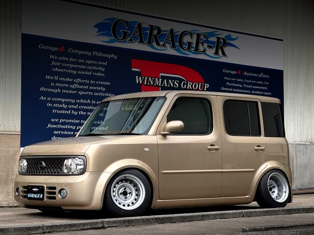 Front exterior of YZ11 NISSAN CUBE 15M.