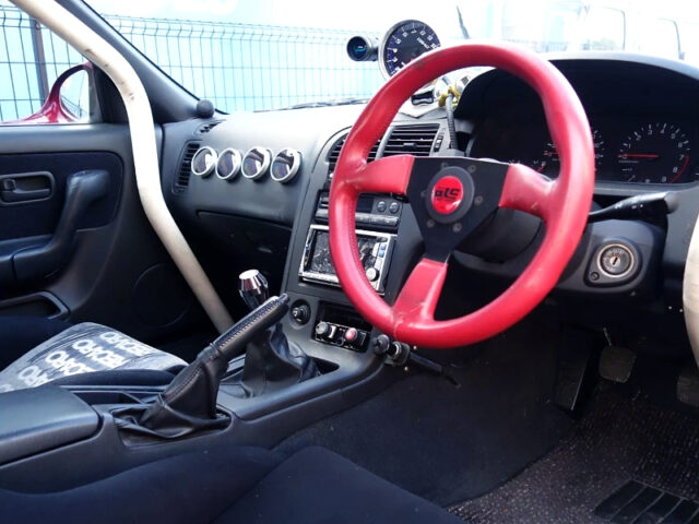 Dashboard and Roll cage of ECR33 SKYLINE 2-DOOR GTS25t TYPE-M.