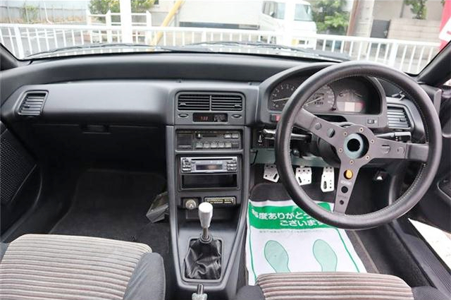 Interior of EF8 HONDA CR-X SiR.