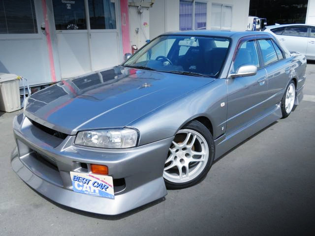 Front exterior of URAS Bodied ER34 SKYLINE 4-DOOR.