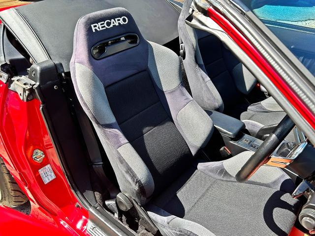 RECARO seats.