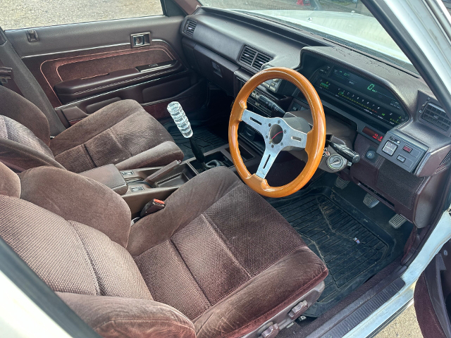 Interior of CRESTA faced GX70 MARK2 WAGON.