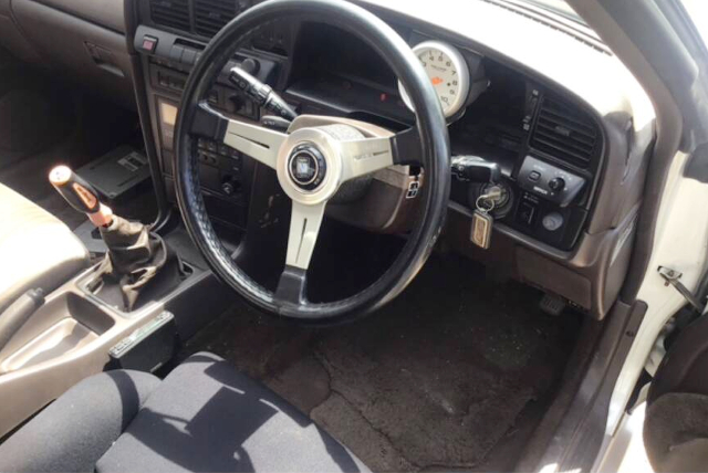 Interior Dashboard of GX81 CHASER.