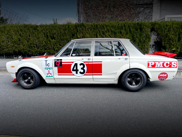 Side exterior of HAKOSUKA 4-DOOR GT-R.