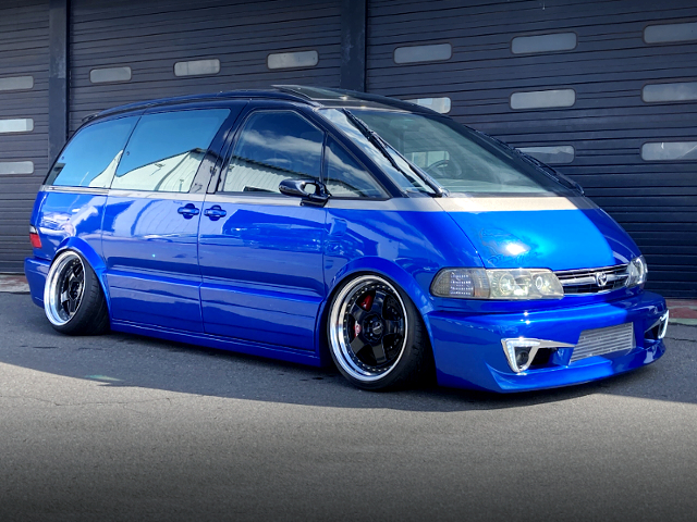 Front exterior of 1st Gen TOYOTA PREVIA.