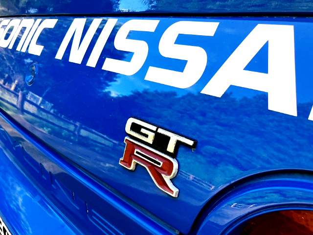 GT-R emblem.