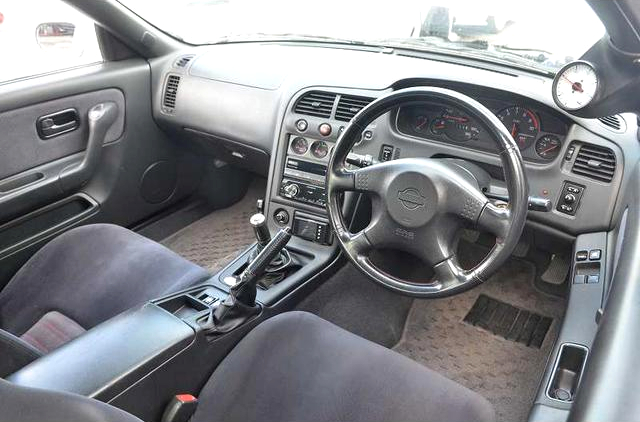 Interior dashboard of R33 SKYLINE GT-R V-SPEC.