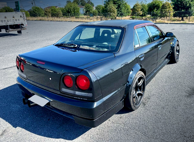 Rear exterior of R34 SKYLINE 4-DOOR.