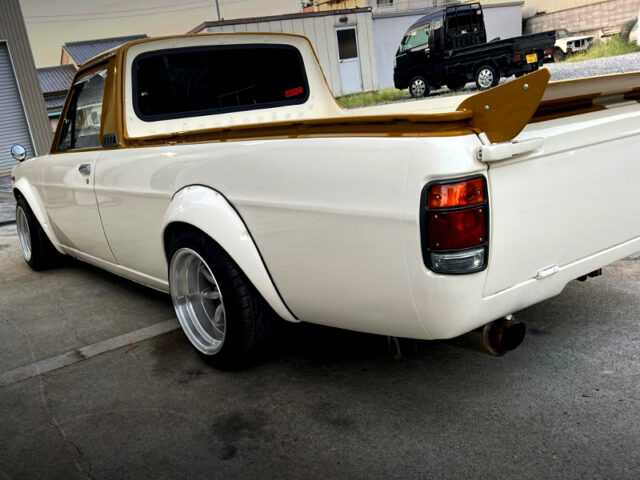 Rear side exterior of HAKOSUKA faced SUNNY TRUCK LONG BODY DELUXE.