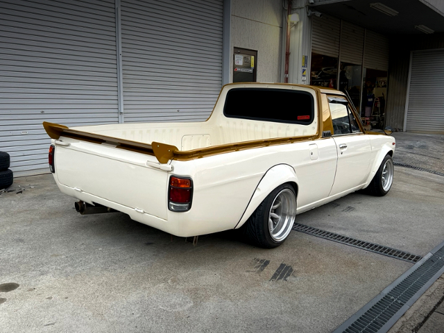 Rear exterior of HAKOSUKA faced SUNNY TRUCK LONG BODY DELUXE.