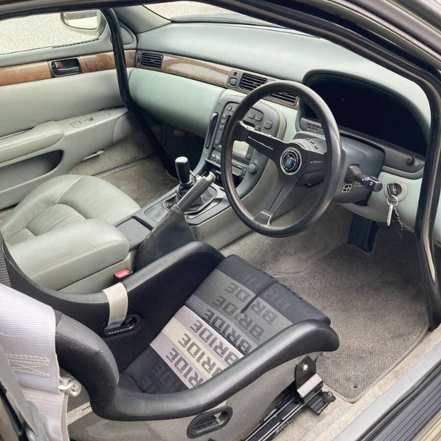 Driver side interior of UZZ31 SOARER 4.0GT LIMITED with 5MT CONVERSION.