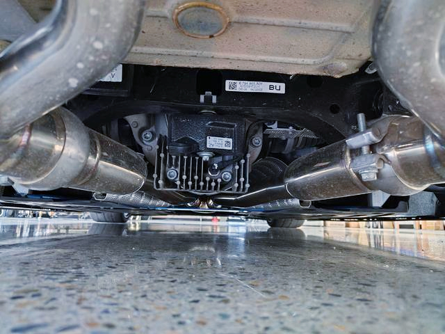 Exhaust muffler. 