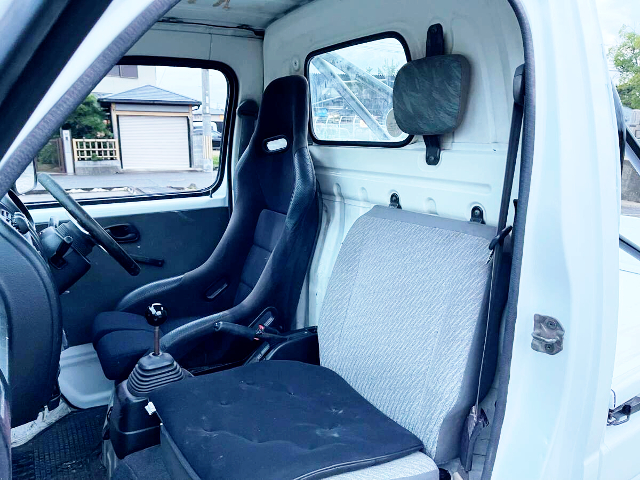 Two-seats of DRIFT SPEC DA52T SUZUKI CARRY.