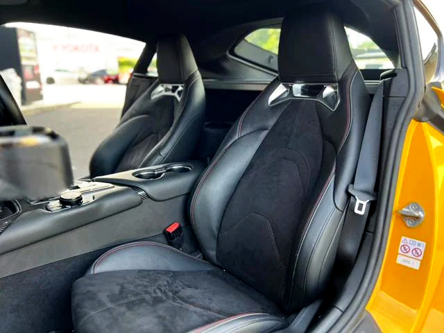 Seats of WIDEBODY DB22 GR SUPRA SZ-R.