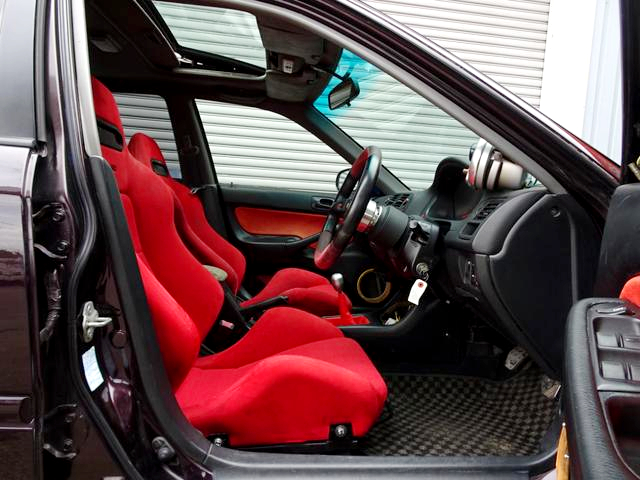 Driver-side interior of EK4 CIVIC FERIO Si 2.