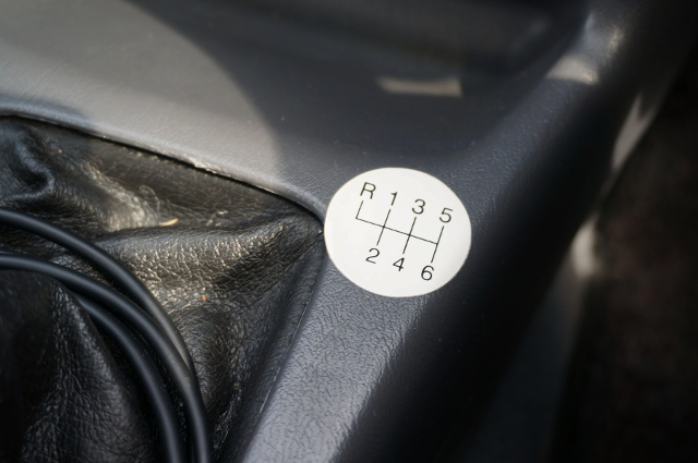 6-Speed manual shift pattern.